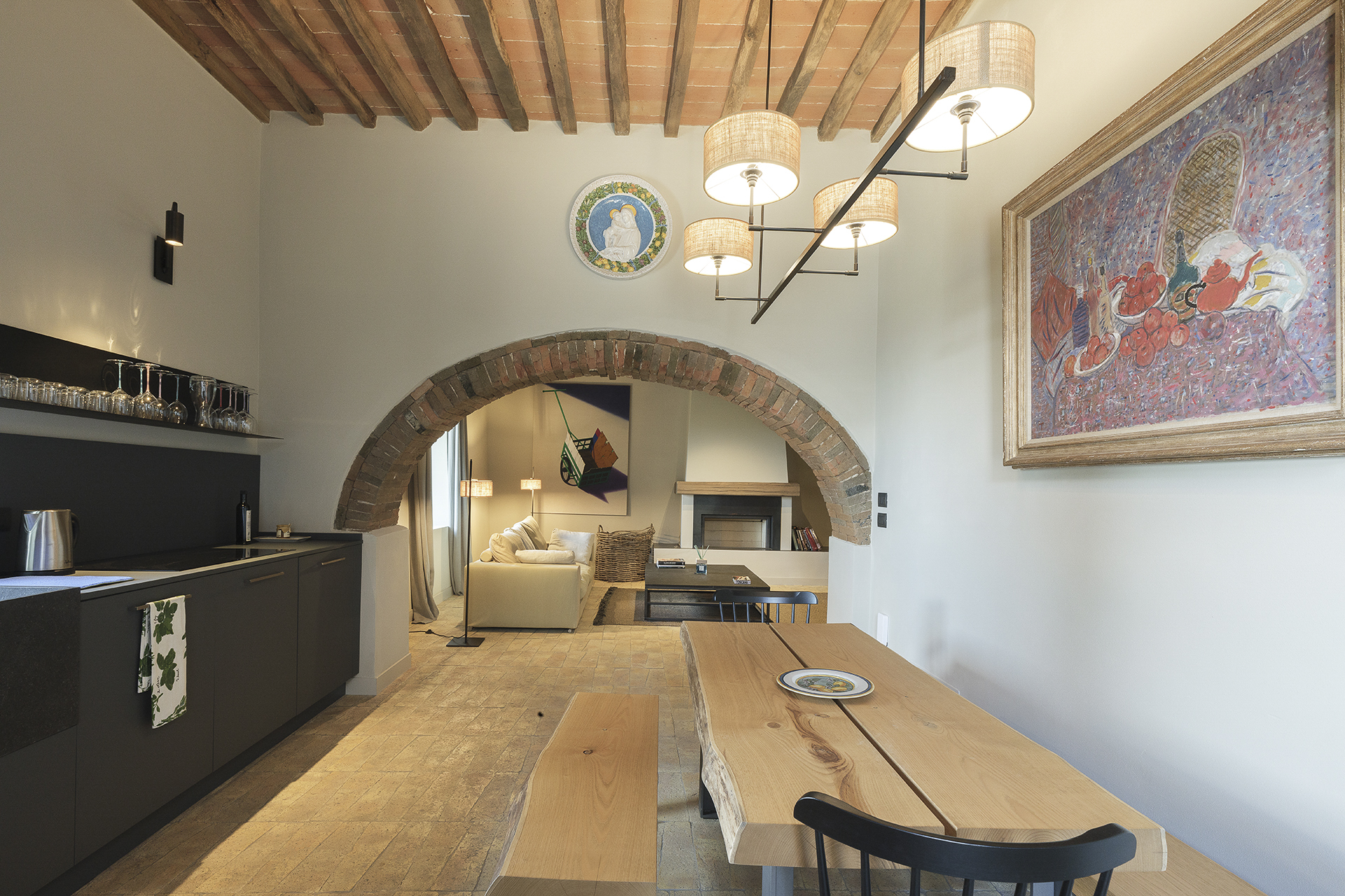 Osobna kuchnia i dwie sypialnie z dedykowanymi łazienkami - pokój Paradiso w Pieve Di Monte