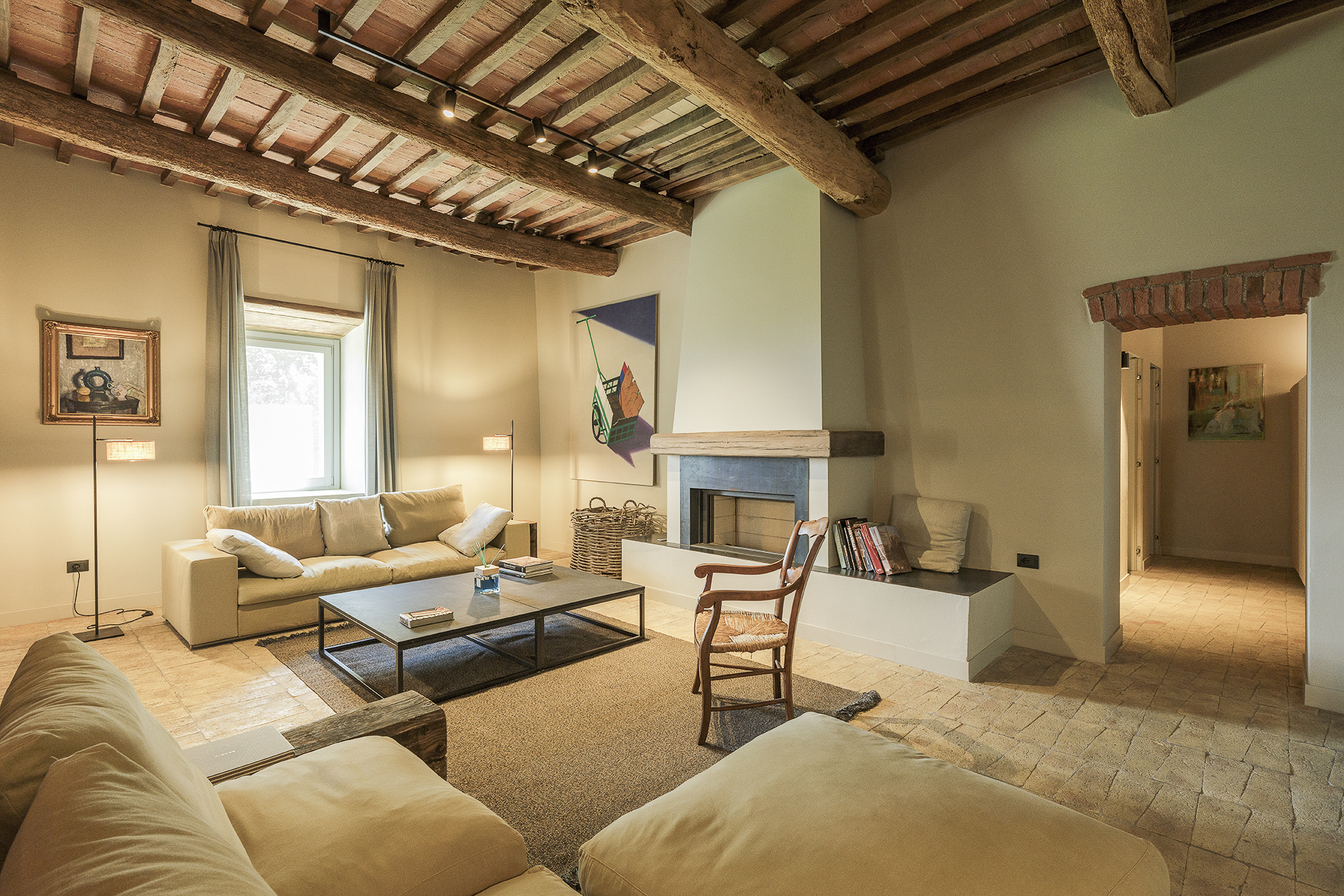 Prywatne tarasy i widok na wzgórza. Basen wśród winnic, cisza i autentyczność